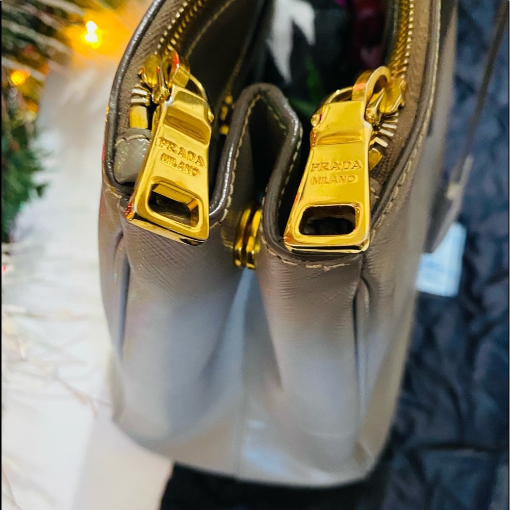 Sold ⚡️⚡️Authentic Prada Saffiano Lux Tote Bag - Picture 4 of 16